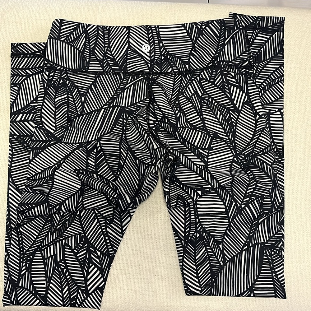LULULEMON mid rise full length leggings size‎ 4 inseam 31’’